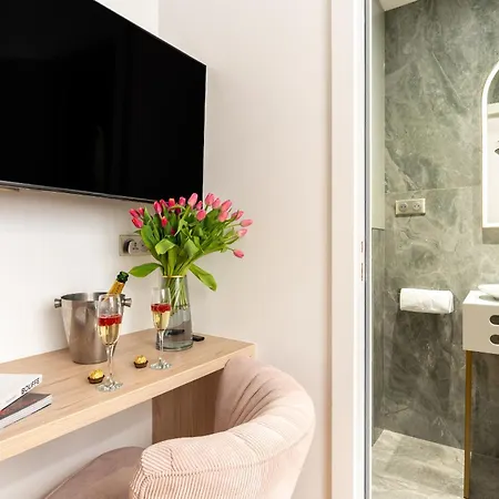 Romantic Getaway - Le Marais - With Ac Appartement Parijs
