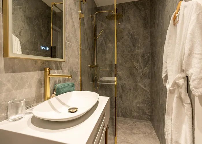 Romantic Getaway - Le Marais - With Ac