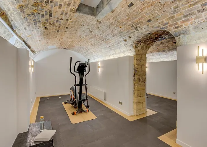 Romantic Getaway - Le Marais - With Ac